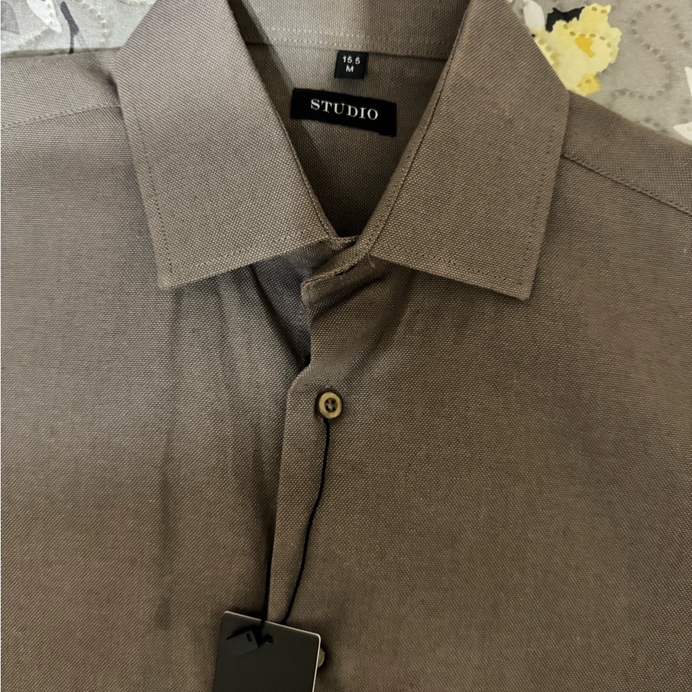 Studio button up - Picture 2 of 2